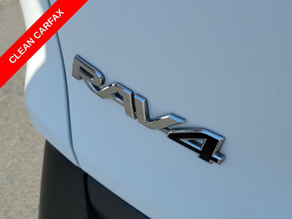Used 2021 Toyota RAV4 XLE w/ Carpet Mat Package (TMS) FWD image 9