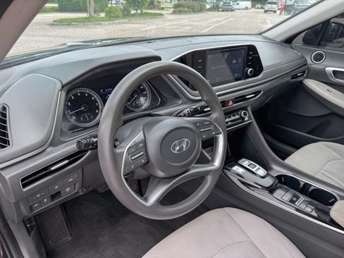 Used 2023 Hyundai Sonata SE w/ Preferred Accessory Package FWD image 13