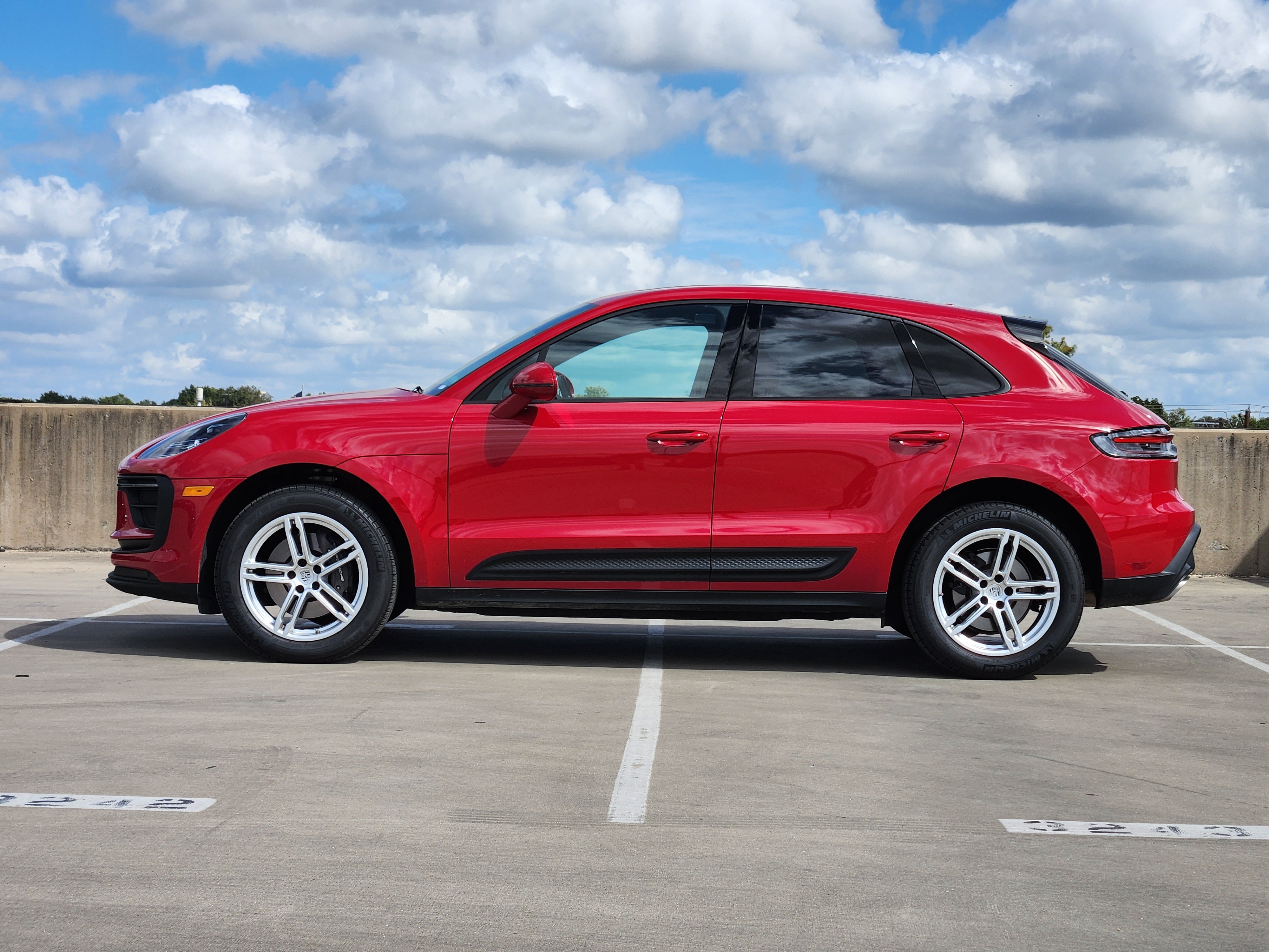 Certified 2026 Porsche Macan AWD/4WD image 2