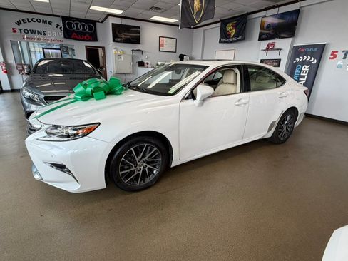 Used 2017 Lexus ES 350 w/ Luxury Package FWD image 8