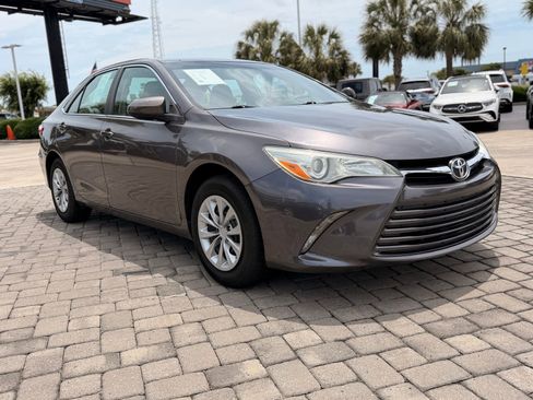 Used 2015 Toyota Camry LE FWD image 21