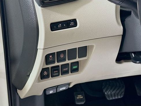 Used 2021 Nissan Rogue Sport SV image 11