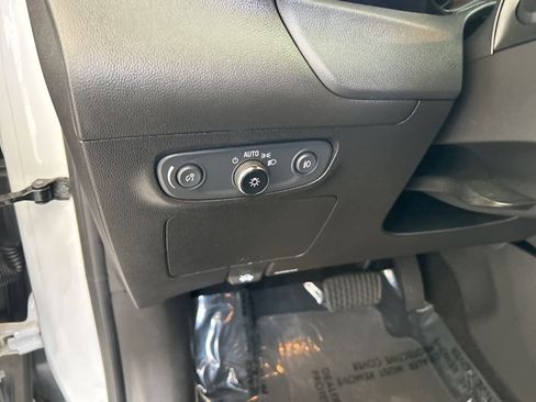 Used 2022 Buick Encore GX Select FWD image 39