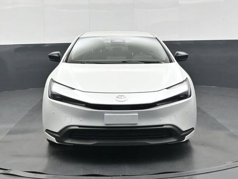 Used 2025 Toyota Prius LE FWD image 9