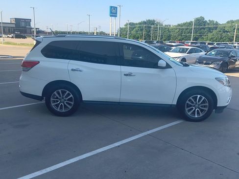 Used 2016 Nissan Pathfinder SV FWD image 5