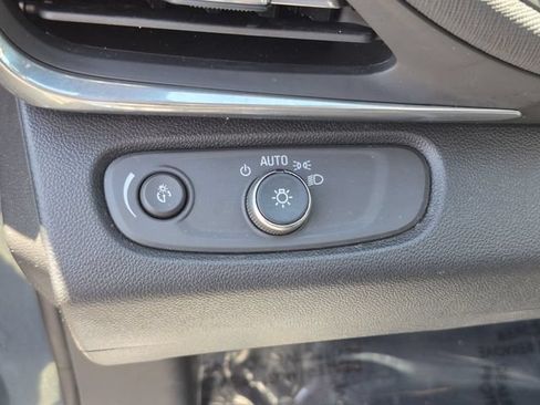 Used 2025 Buick Envista Preferred w/ Convenience I Package FWD image 10