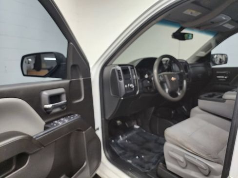 Used 2018 Chevrolet Silverado 1500 Custom w/ Custom Value Package AWD/4WD image 11