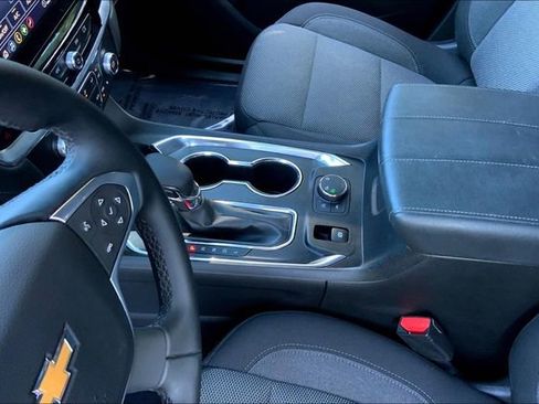 Used 2023 Chevrolet Traverse LT image 13