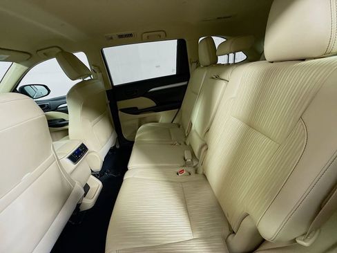 Used 2016 Toyota Highlander Plus image 21