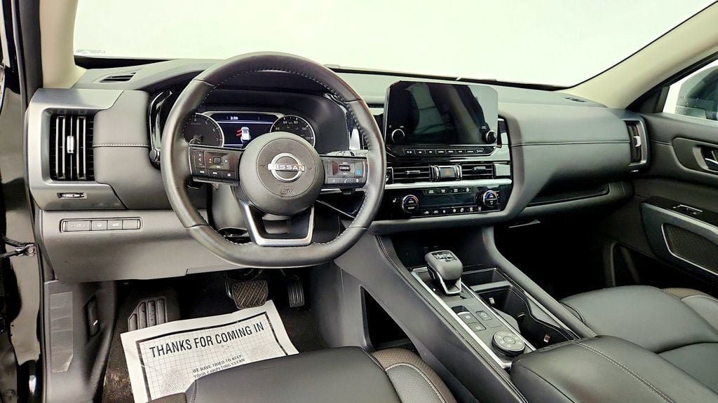 Used 2025 Nissan Pathfinder SL AWD/4WD image 13