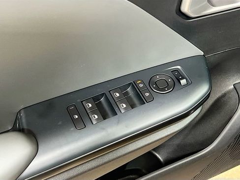 New 2025 Kia K4 LX image 17