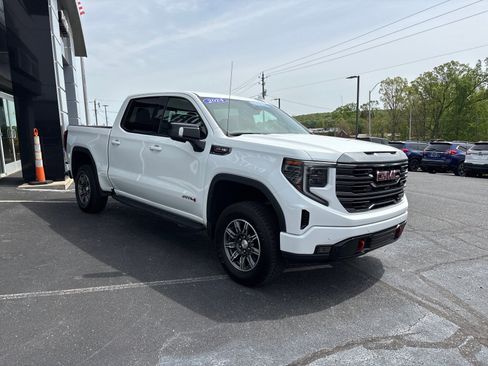 Certified 2024 GMC Sierra 1500 AT4 w/ AT4 Premium Package AWD/4WD image 4