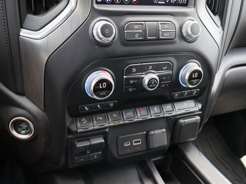 Certified 2022 GMC Sierra 1500 Denali w/ Denali Premium Package AWD/4WD image 18