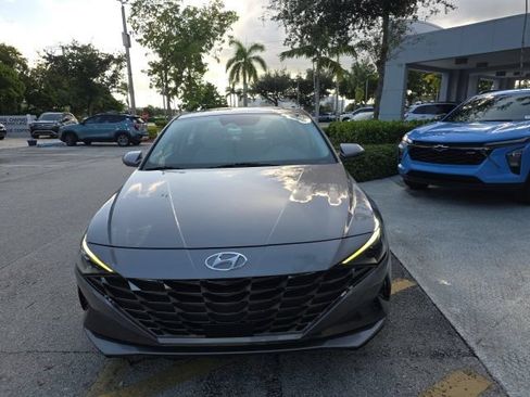 Used 2023 Hyundai Elantra Limited FWD image 2