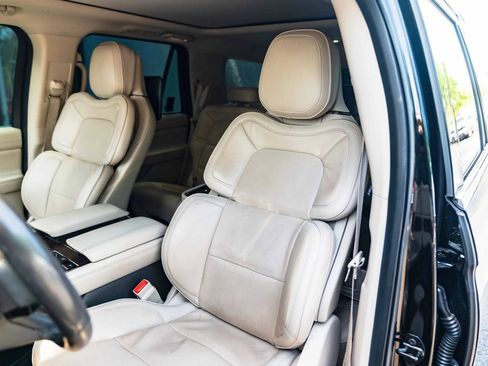 Used 2018 Lincoln Navigator Reserve w/ Technology Package AWD/4WD image 22