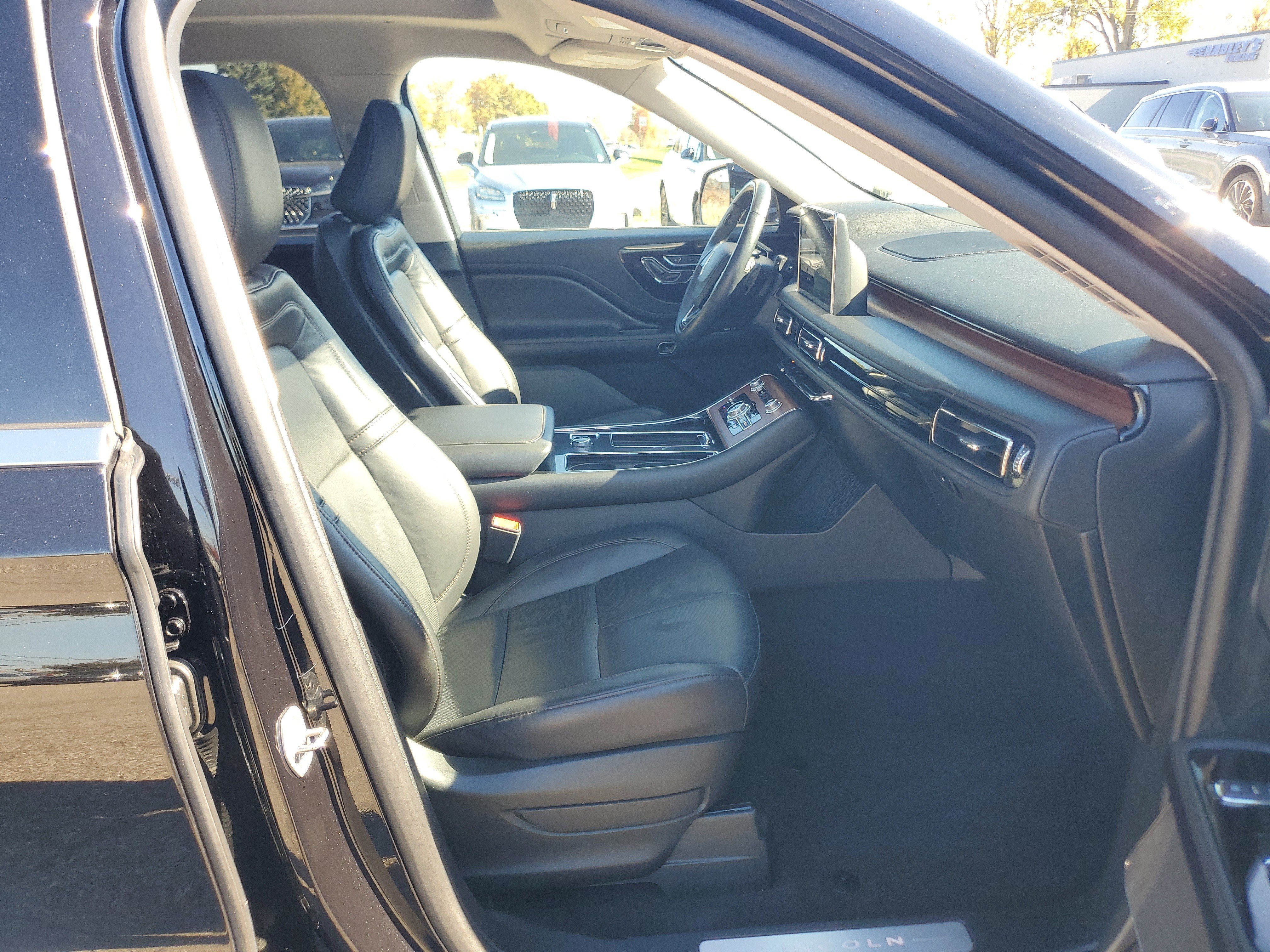 Used 2023 Lincoln Aviator Reserve w/ Equipment Group 201A AWD/4WD image 9