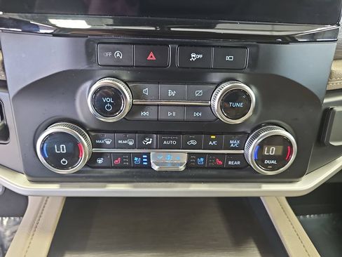 Used 2024 Ford Expedition Limited AWD/4WD image 23