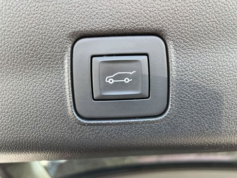 Used 2023 Chevrolet TrailBlazer RS w/ Sun and Liftgate Package FWD image 35