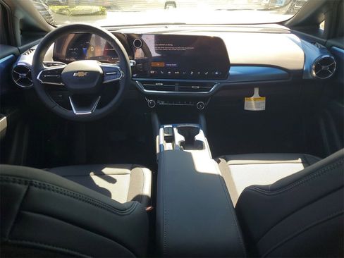 New 2025 Chevrolet Equinox EV LT image 13