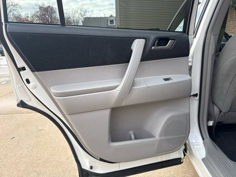 Used 2011 Toyota Highlander 2WD image 18