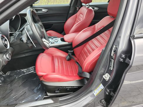 Used 2022 Alfa Romeo Giulia Veloce image 28