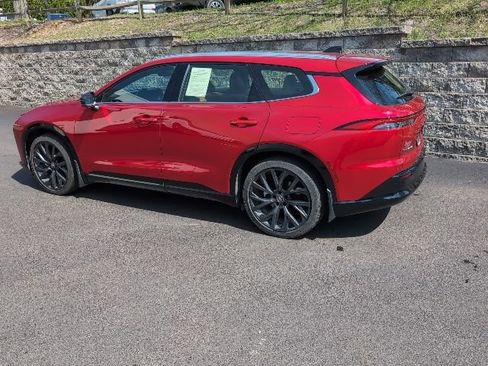 Used 2025 Toyota Crown Signia w/ Advanced Technology Package image 7