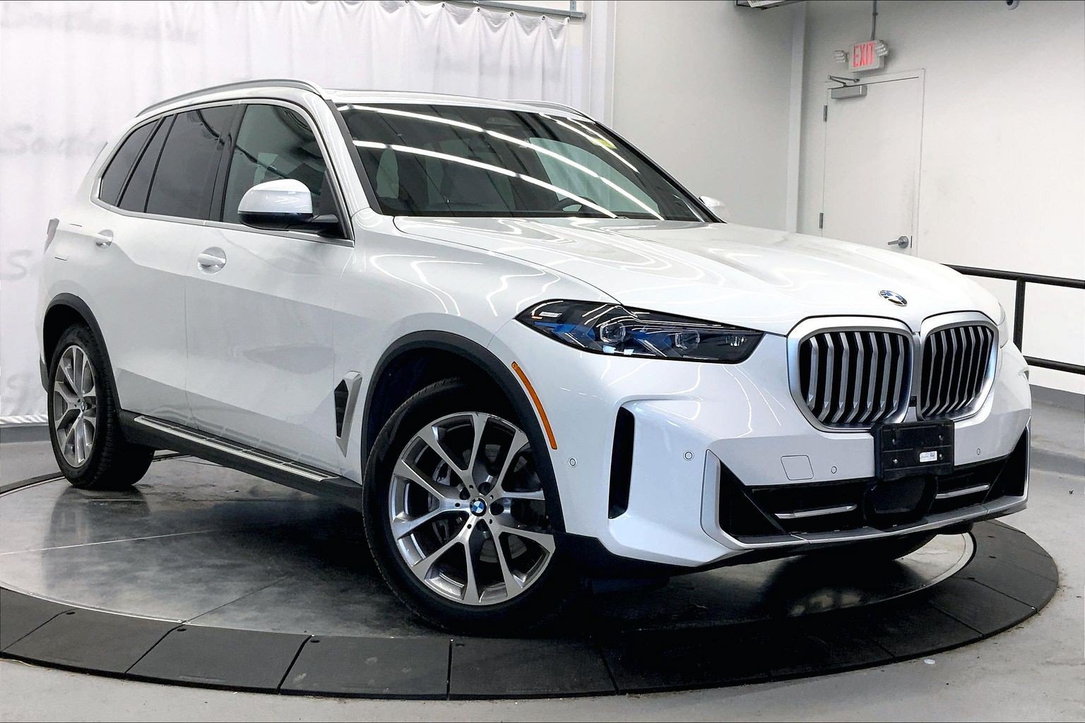 Used 2024 BMW X5 xDrive40i w/ Premium Package AWD/4WD image 9