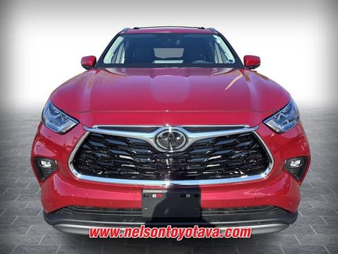 New 2026 Toyota Highlander Platinum image 2