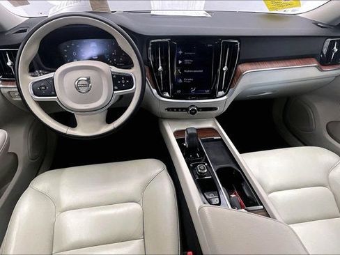 Used 2022 Volvo S60 B5 Momentum FWD image 15