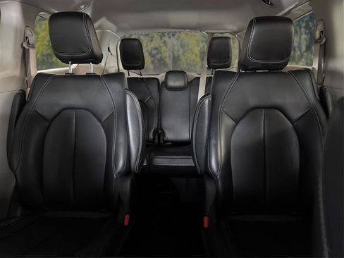 Used 2023 Chrysler Pacifica Touring-L w/ Uconnect Theater Family Group FWD image 32