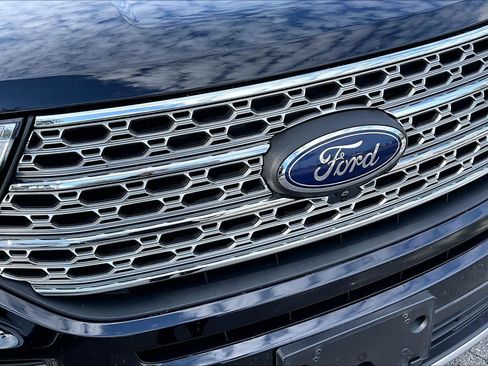 Used 2020 Ford Explorer Limited image 28