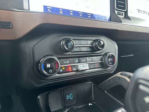 Used 2024 Ford Bronco Outer Banks AWD/4WD image 12