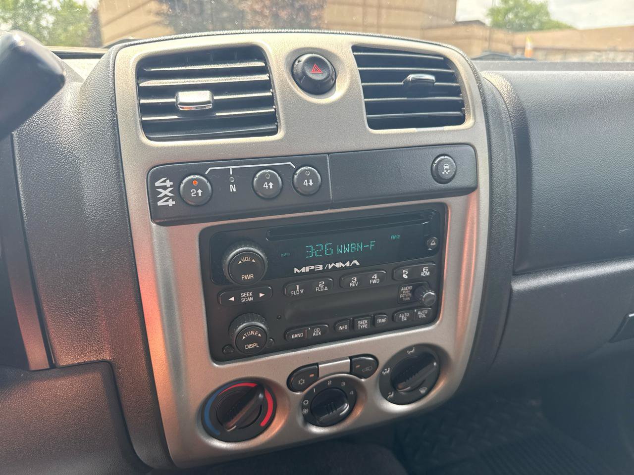 Used 2011 Chevrolet Colorado LT AWD/4WD image 18