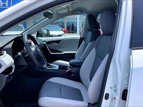 Used 2024 Toyota RAV4 XLE FWD image 18