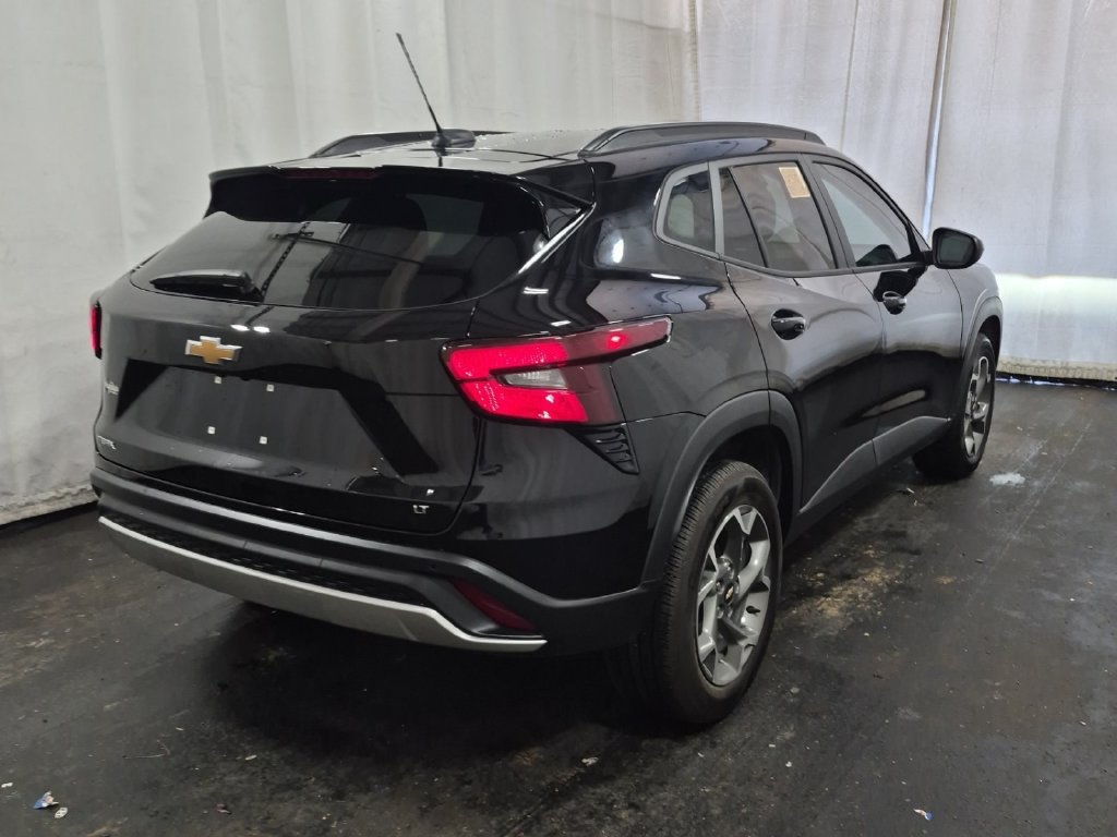 Used 2026 Chevrolet Trax LT w/ Driver Confidence Package FWD image 3