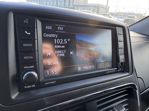 Used 2019 Dodge Grand Caravan SE w/ Rear Park Assist Package image 3