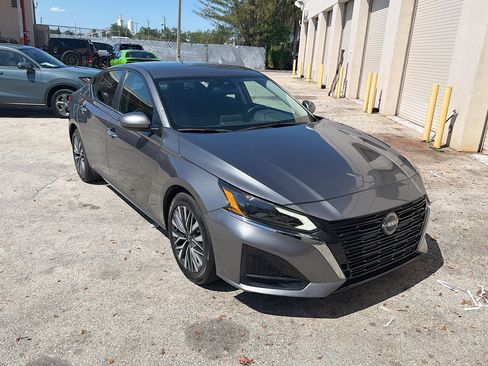 Used 2023 Nissan Altima 2.5 SV FWD image 1