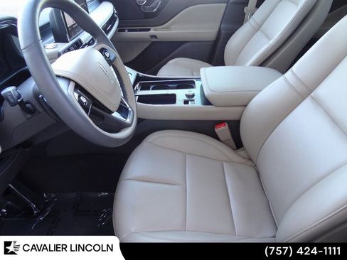 Certified 2023 Lincoln Aviator Standard w/ Premium Package image 10
