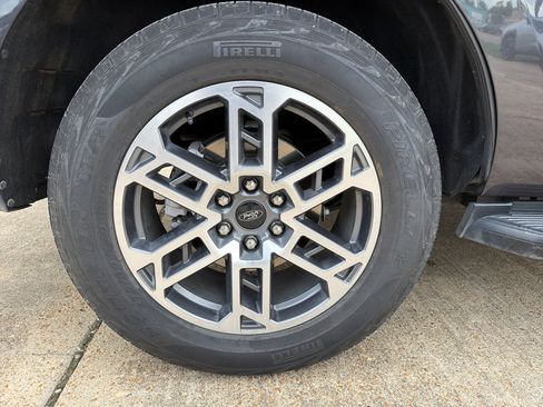 Used 2025 Ford Expedition Active AWD/4WD image 11