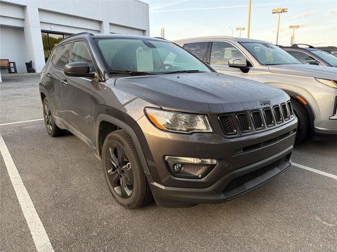Used 2020 Jeep Compass Latitude image 3