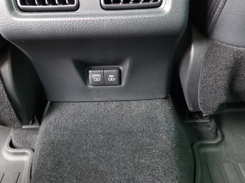 Used 2025 Toyota Camry SE w/ Convenience Package FWD image 11