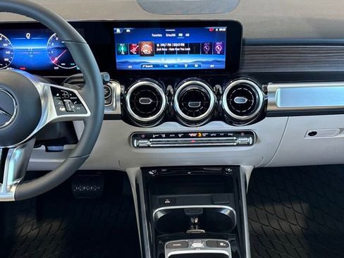 New 2026 Mercedes-Benz GLB 250 4MATIC image 24