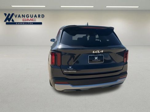 Used 2025 Kia Sorento LX image 9