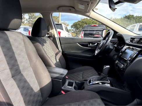 Used 2022 Nissan Rogue Sport SV image 9