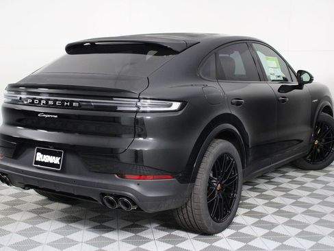 New 2026 Porsche Cayenne E-Hybrid Coupe AWD/4WD image 7