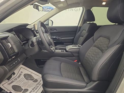 Used 2025 Nissan Pathfinder SV AWD/4WD image 22