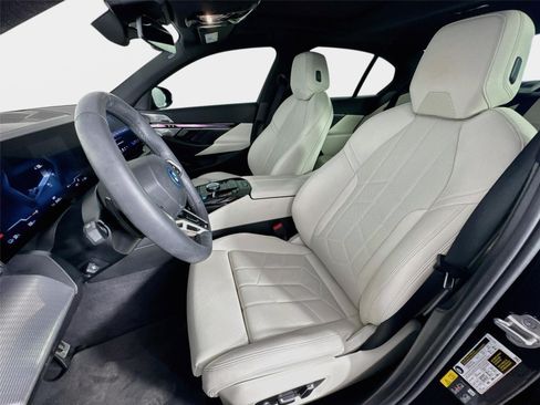 Used 2024 BMW i5 eDrive40i w/ M Sport Package RWD image 11
