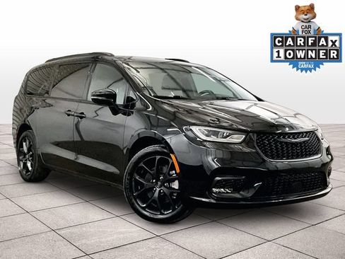Used 2022 Chrysler Pacifica Touring-L w/ S Appearance Package AWD/4WD image 2