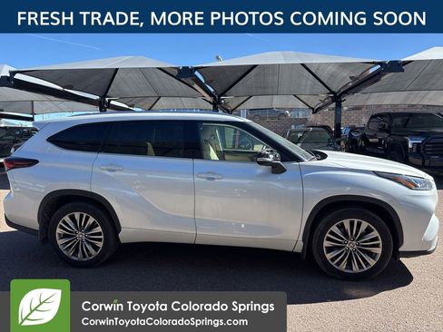 Used 2024 Toyota Highlander Platinum image 9