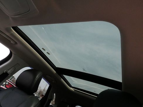 Used 2017 Ford Edge Titanium w/ Equipment Group 301A image 30